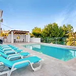 Papagayo Villa *